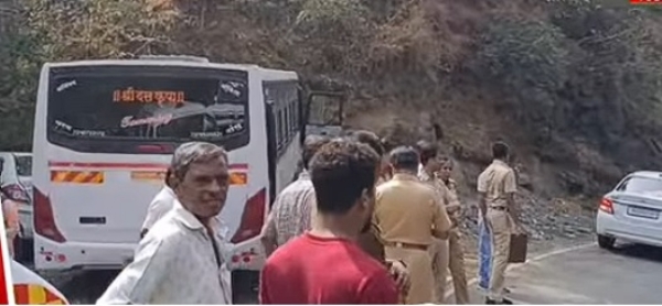 Terrible accident involving a private bus at Tamhani Ghat; 20 passengers injured, 5 to 6 in critical condition Terrible accident involving a private bus at Tamhani Ghat; 20 passengers injured, 5 to 6 in critical condition