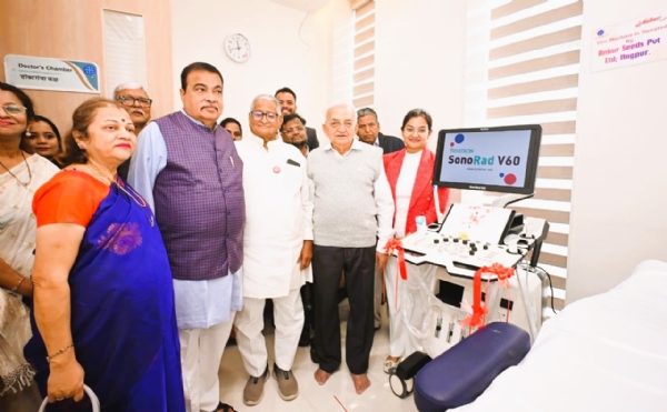 नागपुरात स्व. भानुताई गडकरी मेमोरिअल डायग्नोस्टिक सेंटरमध्ये सोनोग्राफी मशीनचे लोकार्पण नागपुरात स्व. भानुताई गडकरी मेमोरिअल डायग्नोस्टिक सेंटरमध्ये सोनोग्राफी मशीनचे लोकार्पण