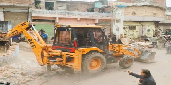 जयपूर : दंगलखोरांच्या बेकायदेशीर बांधकामांवर बुलडोझर कारवाई