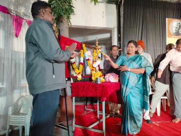 The Krishnarao Phulambrikar festival was inaugurated with great enthusiasm. The Phulambrikar music festival has begun.