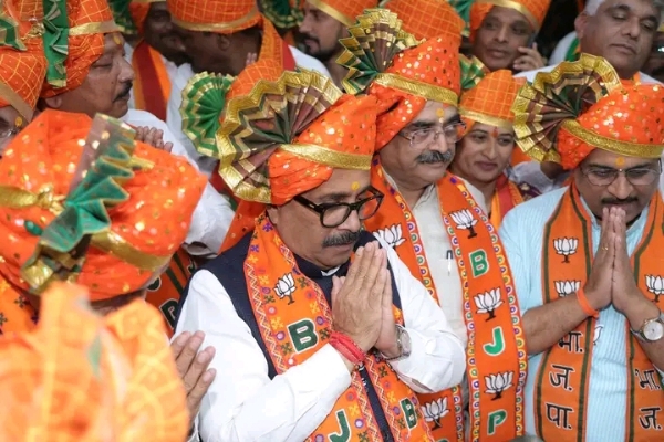 A grand aarti was performed at the Shri Sansthan Ganpati temple, the presiding deity of Chhatrapati Sambhaji Nagar, along with the 57 victorious BJP corporators.
