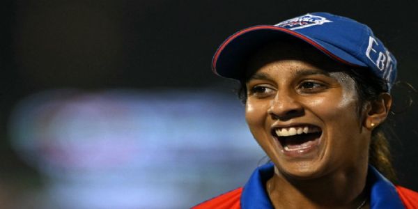 मुंबई इंडियन्सचा ७ विकेट्सने पराभव, दिल्ली कॅपिटल्सचे प्लेऑफमधील आव्हान कायम