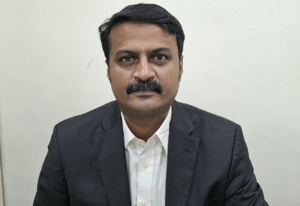 अधिवक्ता वीरेंद्र इचलकरंजीकर