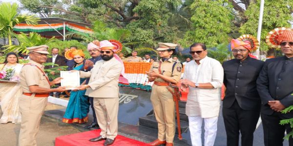 रायगडमध्ये प्रजासत्ताक दिन उत्साहात साजरा