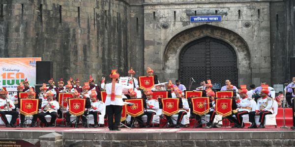 “वंदे मातरम” गीताला 150 वर्षे पूर्ण झाल्यानिमित्त शनिवारवाडा येथे लष्कराच्या वाद्यवृंदाचे सादरीकरण