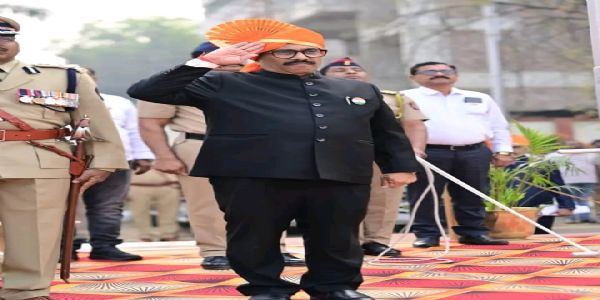 नांदेड येथे पालकमंत्री अतुल सावे यांच्या उपस्थितीत पार पडला ध्वजवंदन सोहळा