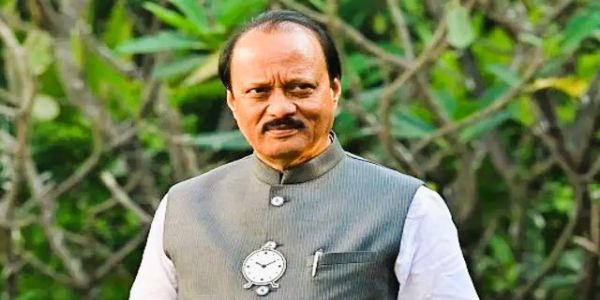 उपमुख्यमंत्री अजित पवार यांच्यासह 5 जणांचा विमान अपघातात मृत्यू