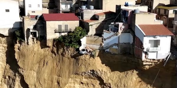 इटलीतील सिसिलीमध्ये भयानक भूस्खलन; 1,500 लोकांचे स्थलांतर