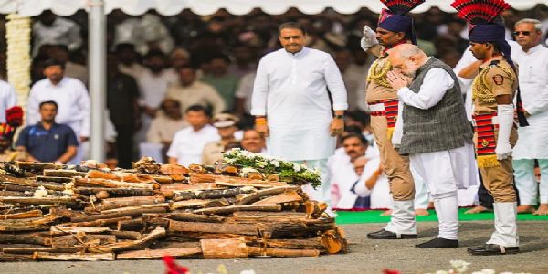उपमुख्यमंत्री अजित पवार अनंतात विलीन
