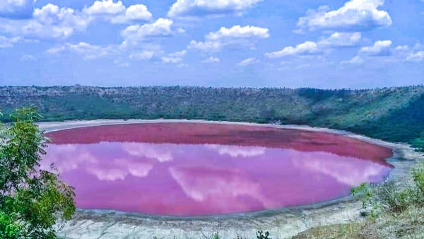 लोणार सरोवर संग्रहित छायाचित्र