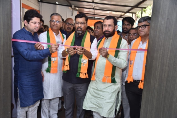 महाविकास आघाडीच्या  चिंधड्या