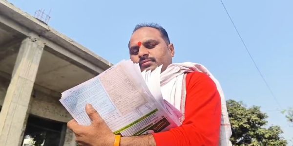 अकोल्यात इलेक्ट्रिक बिले वाटणाऱ्या मंगेशला मिळालं भाजपच तिकीट