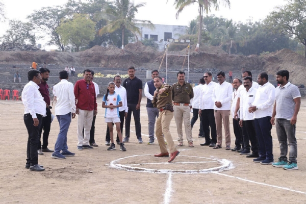 जयभवानी आणि जगदंबा शिक्षण संस्था आयोजित क्रीडा महोत्सवात अॅथलेटिक्स स्पर्धांचा शुभारंभ