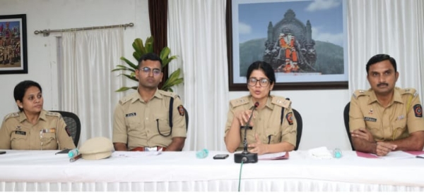 पोलीस अधीक्षक आंचल दलाल यांच्या नेतृत्वाखाली रायगड पोलिसांची चमकदार कामगिरी पोलीस अधीक्षक आंचल दलाल यांच्या नेतृत्वाखाली रायगड पोलिसांची चमकदार कामगिरी