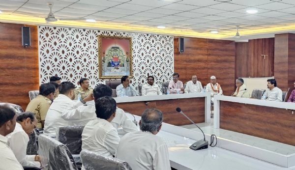 स्वयंसेविकांशी संवाद साधत त्यांचे कार्य जाणून घेतले.