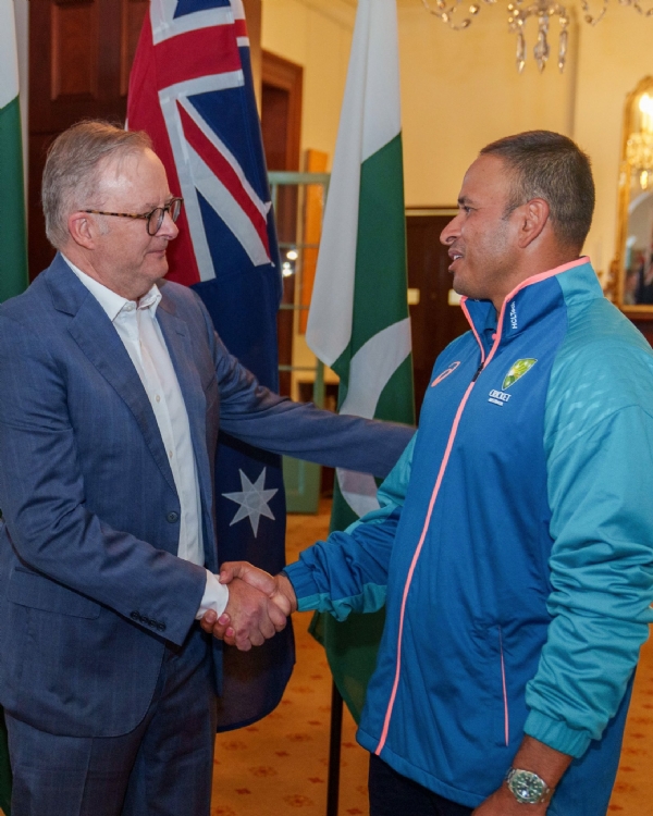 ऑस्ट्रेलियाचे पंतप्रधान अँथनी आणि उस्मान ख्वाजा