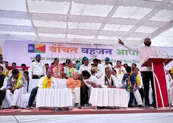 अँड. प्रकाश आंबेडकर यांची काँग्रेसवर सडकून टीका