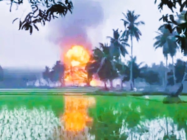 आंध्रप्रदेशात तेल विहिरीत वायू गळती आंध्रप्रदेशात तेल विहिरीत वायू गळती