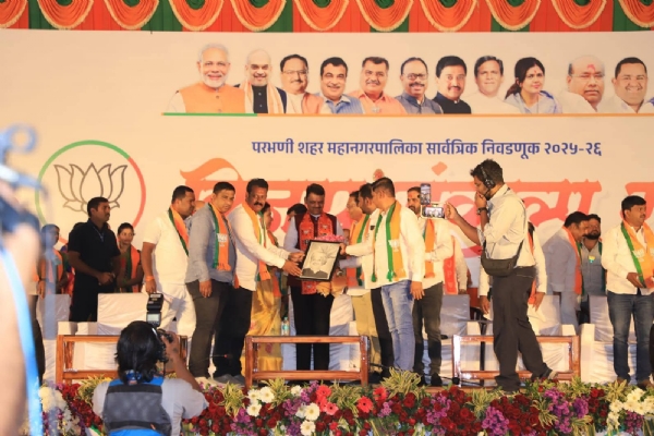 भूमीगत गटार व पाणी पुरवठा योजनेत मनपाचाही हिस्सा राज्य सरकार भरणार : भूमीगत गटार व पाणी पुरवठा योजनेत मनपाचाही हिस्सा राज्य सरकार भरणार :