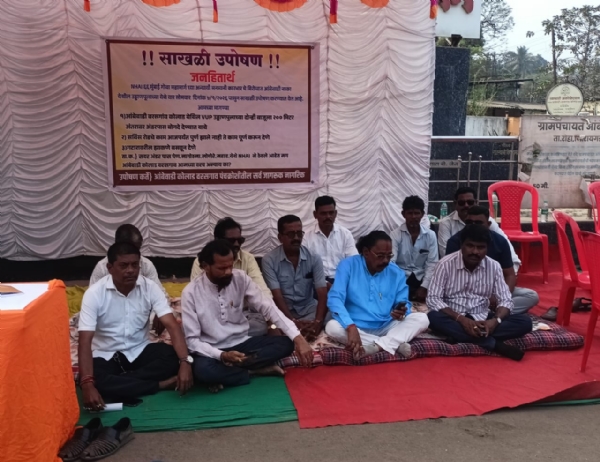 वळसा, अपघात, त्रास; आंबेवाडी नाक्यावर महामार्ग प्रशासनाविरोधात ठिय्या वळसा, अपघात, त्रास; आंबेवाडी नाक्यावर महामार्ग प्रशासनाविरोधात ठिय्या