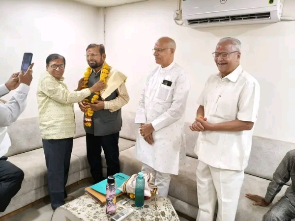 परभणी जिल्हा सहकारी पतसंस्था फेडरेशनच्या अध्यक्षपदी रत्नदीप रमेशचंद्र (सावजी) कळमकर यांची निवड परभणी जिल्हा सहकारी पतसंस्था फेडरेशनच्या अध्यक्षपदी रत्नदीप रमेशचंद्र (सावजी) कळमकर यांची निवड