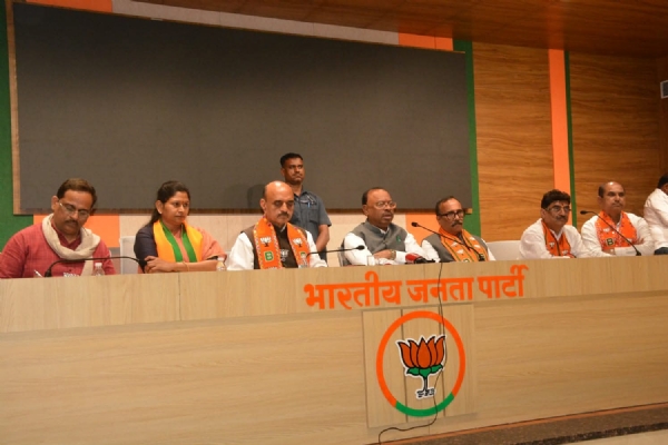 शहराचा सर्वांगीण कायापालट करून एक विकसित, आधुनिक व लोकाभिमुख शहर उभारण्याच्या ठाम भूमिकेत