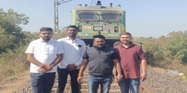 अमरावती - रतन इंडियाविरोधात संतप्त कामगारांचा उद्रेक; रेल्वे रोखली, प्रकल्पाला घेराव