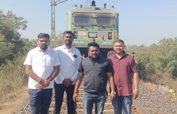 रतन इंडियाविरोधात संतप्त कामगारांचा उद्रेक; रेल्वे रोखली,