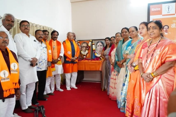 स्व. सौ. मीनाताई ठाकरे यांना अभिवादन