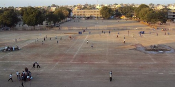 सभा होणार कुणाची? मैदान बुकिंगवरून रस्सीखेच युवा स्वाभिमान पक्षासाठी सहा दिवस दसरा मैदान राखीव