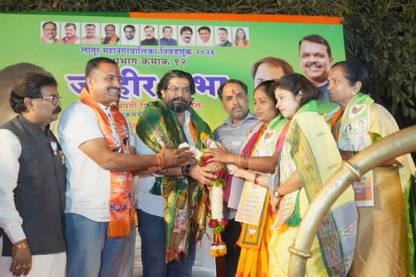 पालकमंत्री शिवेंद्रसिंहराजे भोसले यांची सभा संपन्न पालकमंत्री शिवेंद्रसिंहराजे भोसले यांची सभा संपन्न