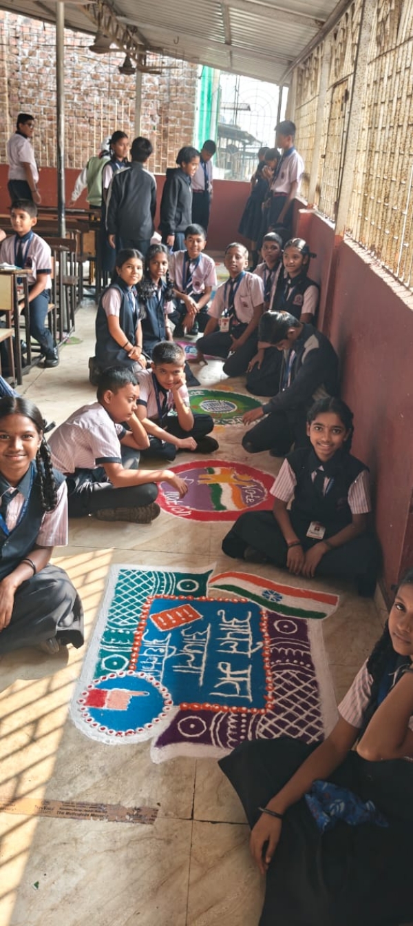 ठाण्यात रांगोळी व चित्रकलेच्या माध्यमातून मतदानाची जनजागृती* ठाण्यात रांगोळी व चित्रकलेच्या माध्यमातून मतदानाची जनजागृती*