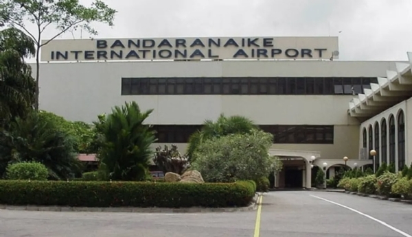 कोलंबो विमानतळावर कोट्यवधी रुपयांच्या गांजासह ३ भारतीयांना अटक कोलंबो विमानतळावर कोट्यवधी रुपयांच्या गांजासह ३ भारतीयांना अटक
