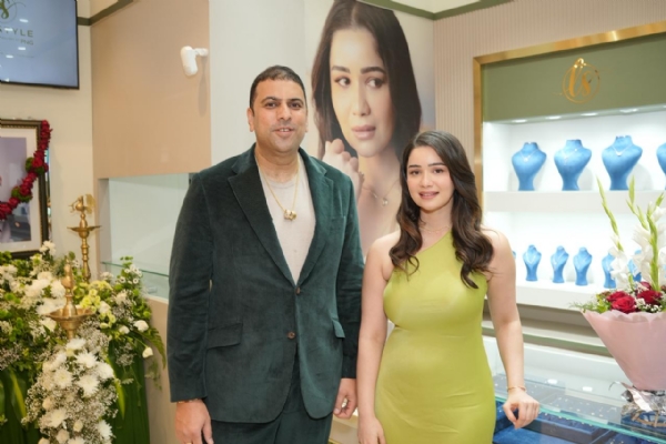 सारा तेंडुलकर पीएनजी लाइटस्टाईल उद्घाटन