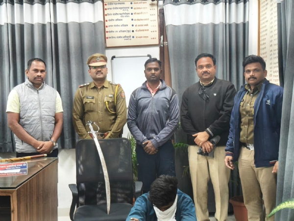 ताडकळस येथे तलवार बाळगणारा युवक पोलिसांच्या ताब्यात