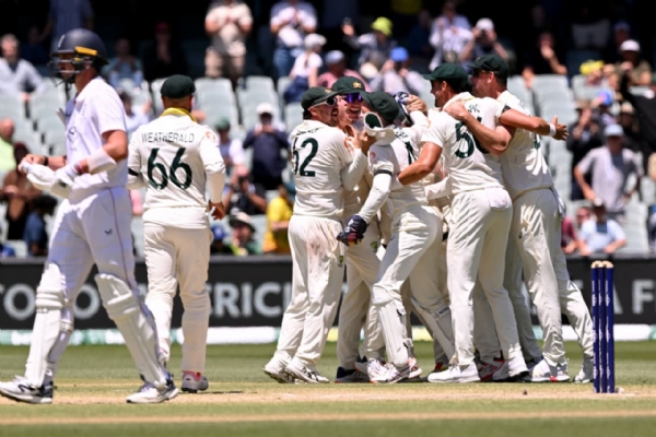 ऑस्ट्रेलियाने अ‍ॅशेस ट्रॉफी कायम राखली