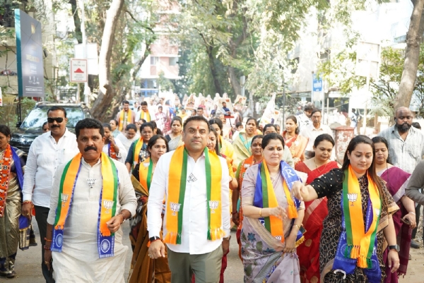 सनी निम्हण यांच्या पदयात्रेला मतदारांचा उत्स्फूर्त प्रतिसाद सनी निम्हण यांच्या पदयात्रेला मतदारांचा उत्स्फूर्त प्रतिसाद