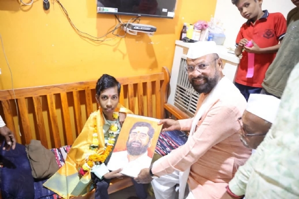 डाभा येथील  दिव्यांग मुलगा चेतन  गायकवाड ने उपमुख्यमंत्र्यांचे तयार केले स्केच