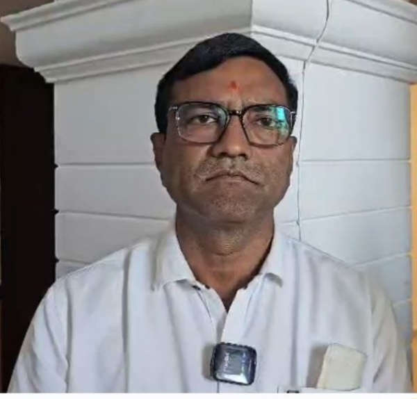 नवनीत राणा हिंदुत्वात पाडत आहेत फूट ! खोडकेंचा बदला घेण्यासाठी केला अपमान -- राजेश साहू पड्डा नवनीत राणा हिंदुत्वात पाडत आहेत फूट ! खोडकेंचा बदला घेण्यासाठी केला अपमान -- राजेश साहू पड्डा