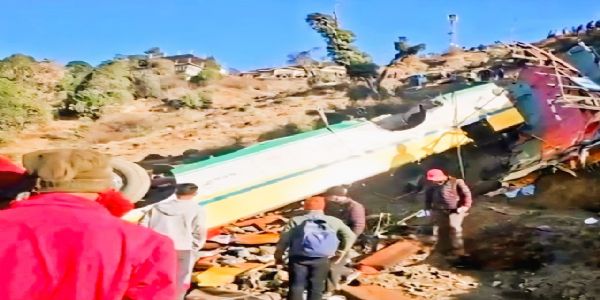 हिमाचल प्रदेश : भीषण बस अपघात, 10 प्रवाशांचा मृत्यू, अनेक जखमी