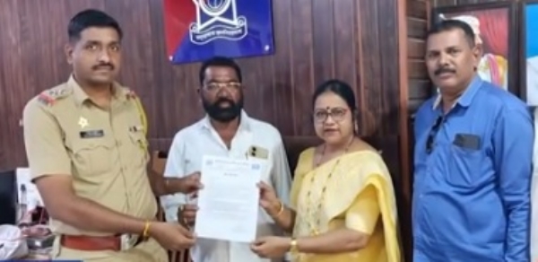 Outrage within RPI over ink-throwing incident; Memorandum submitted to Neral police. Outrage within RPI over ink-throwing incident; Memorandum submitted to Neral police.