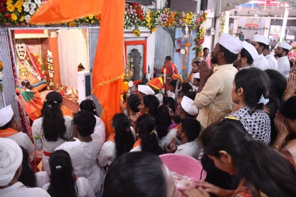 अमरावती च्या अंबादेवी,एकविरा देवी मंदिरात वेद मंत्रोच्चरात नवरात्र उत्सवाला सुरुवात अमरावती च्या अंबादेवी,एकविरा देवी मंदिरात वेद मंत्रोच्चरात नवरात्र उत्सवाला सुरुवात