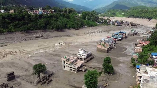 नेपाळच्या गोरखा भागात भीषण पूर: ३५ हून अधिक घरे, अनेक पूल वाहून गेले, बचावकार्य सुरू नेपाळच्या गोरखा भागात भीषण पूर: ३५ हून अधिक घरे, अनेक पूल वाहून गेले, बचावकार्य सुरू