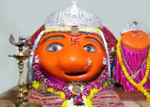 अंबिका देवी मंदिरात 1500 दिव्यांचा नयनरम्य दीपोत्सव अंबिका देवी मंदिरात 1500 दिव्यांचा नयनरम्य दीपोत्सव