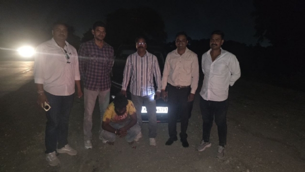 अकोला येथील जबरी चोरीमधील फरार आरोपी अमरावतीत जेरबंद अकोला येथील जबरी चोरीमधील फरार आरोपी अमरावतीत जेरबंद