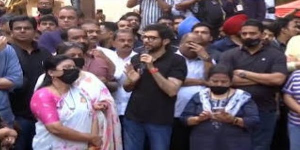 आम्ही आमच्या देशात आमच्याच अधिकारांसाठी लढत आहोत - आदित्य ठाकरे