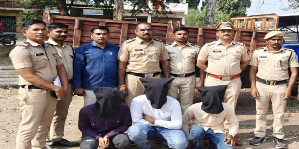 वाढवणा पोलीसांची कामगिरी; चोरीच्या ट्रॉलीसह आरोपींना अटक