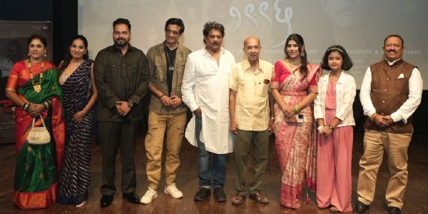 काळाच्या चक्रव्यूहात अडकलेलं रहस्य ‘संडे १९९६’