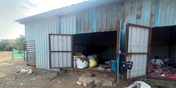 लातूर ग्रामीणमध्ये बेकायदेशीर सुतळी बॉम्ब कारखान्यावर छापा