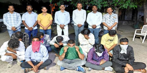 लातूरमध्ये तिर्रट जुगार अड्ड्यावर पोलिसांचा छापा; १० जण ताब्यात
